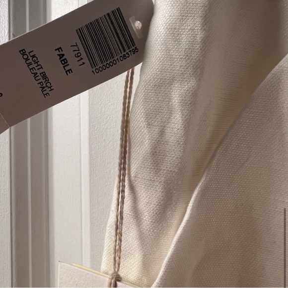 Aritzia Wilfred Fable Linen shorts - white, light birch - NWOT -pleated tailored - Picture 4 of 8